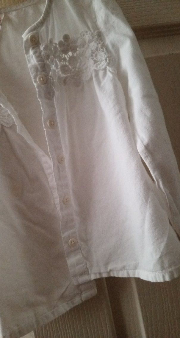 Kız Çocuk Beyaz Keten Düğmeli Gömlek - Görsel 4