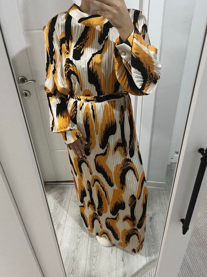 V Yaka Uzun Kollu Pilili Kahverengi Elbise - Görsel 3