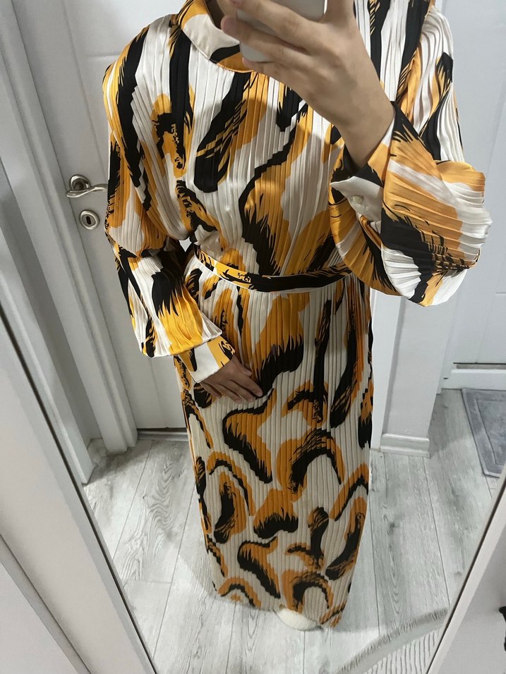 V Yaka Uzun Kollu Pilili Kahverengi Elbise - Görsel 2