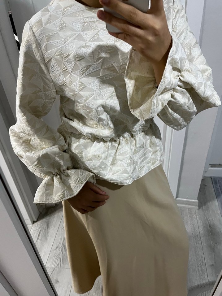 Uzun Kollu Beyaz Nakışlı Bluz - Görsel 2