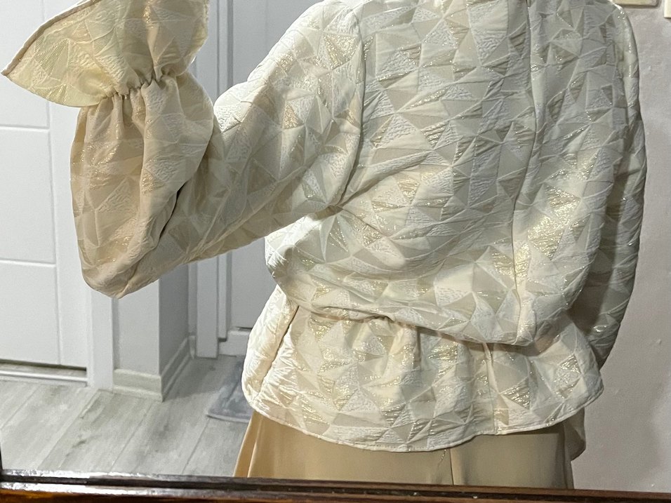 Uzun Kollu Beyaz Nakışlı Bluz - Görsel 4