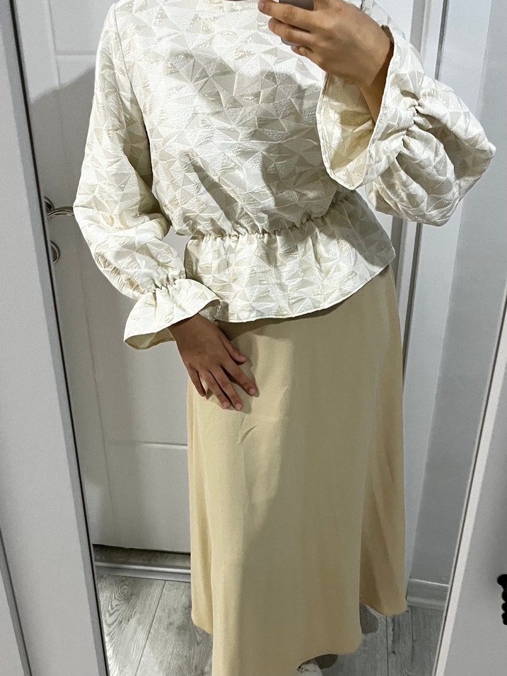 Uzun Kollu Beyaz Nakışlı Bluz - Görsel 3