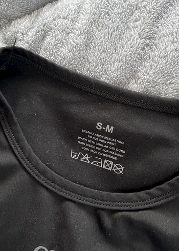 Oysho Siyah Baskılı Crop - Görsel 3