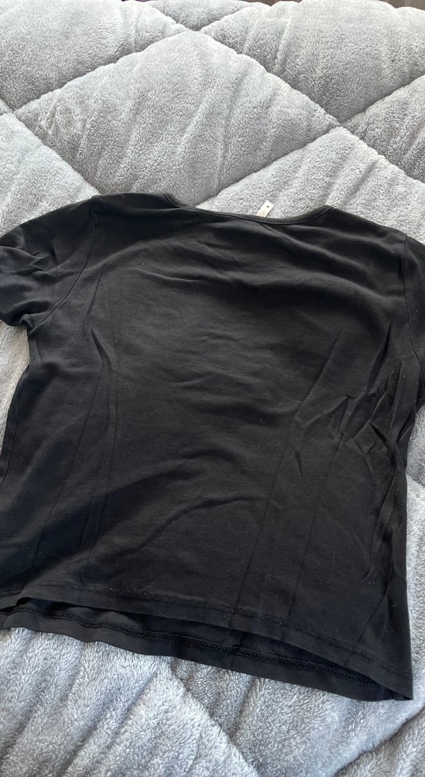 Siyah Baskılı Kadın Tişört - Görsel 2