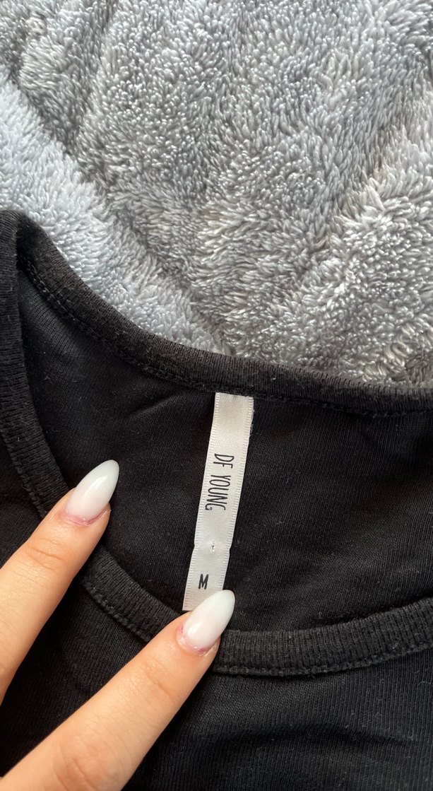 Siyah Baskılı Kadın Tişört - Görsel 3