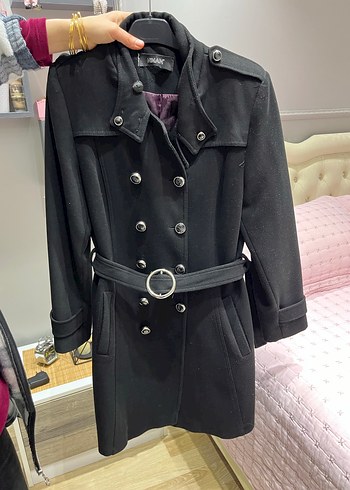 Düğme Detaylı Siyah Kaban - Görsel 2