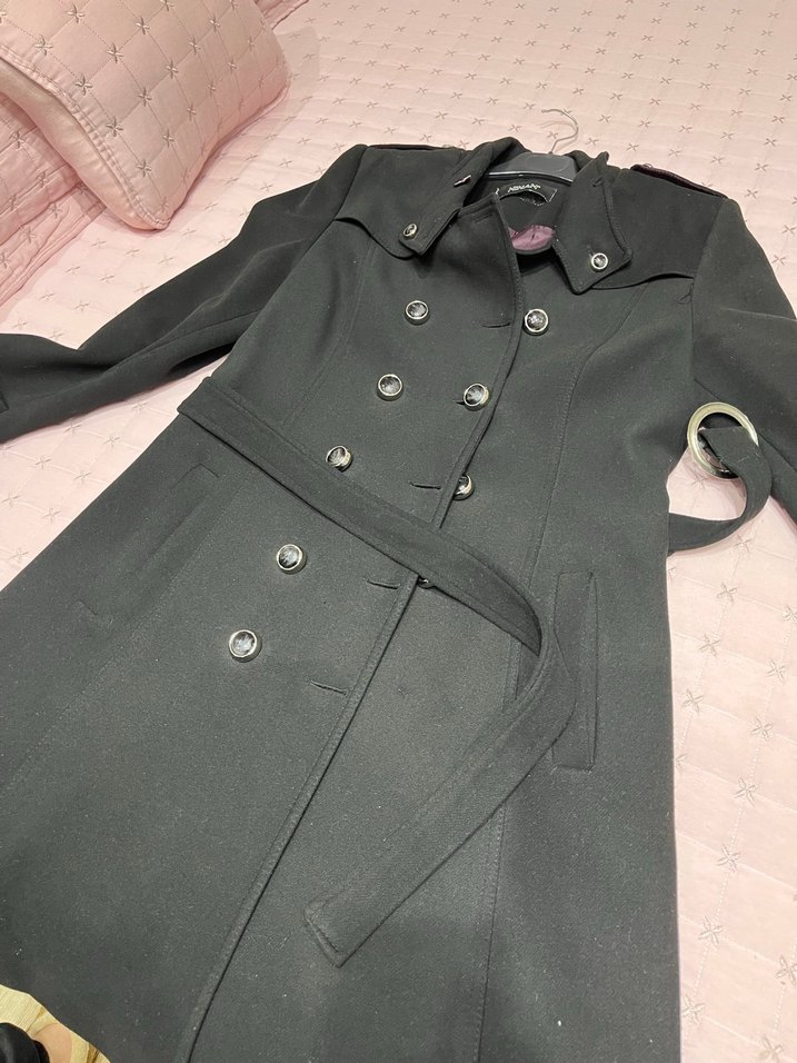 Düğme Detaylı Siyah Kaban - Görsel 4