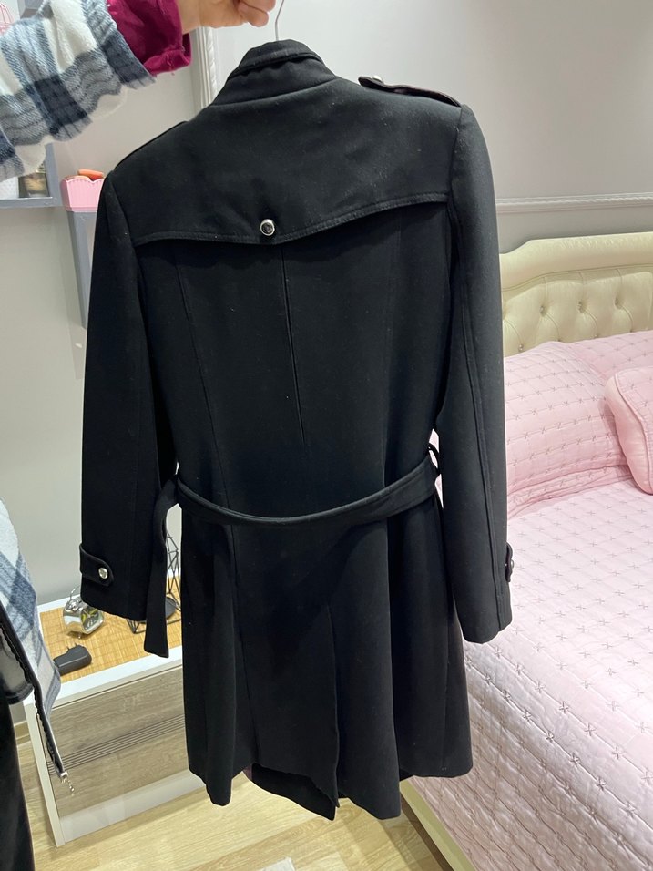 Düğme Detaylı Siyah Kaban - Görsel 3