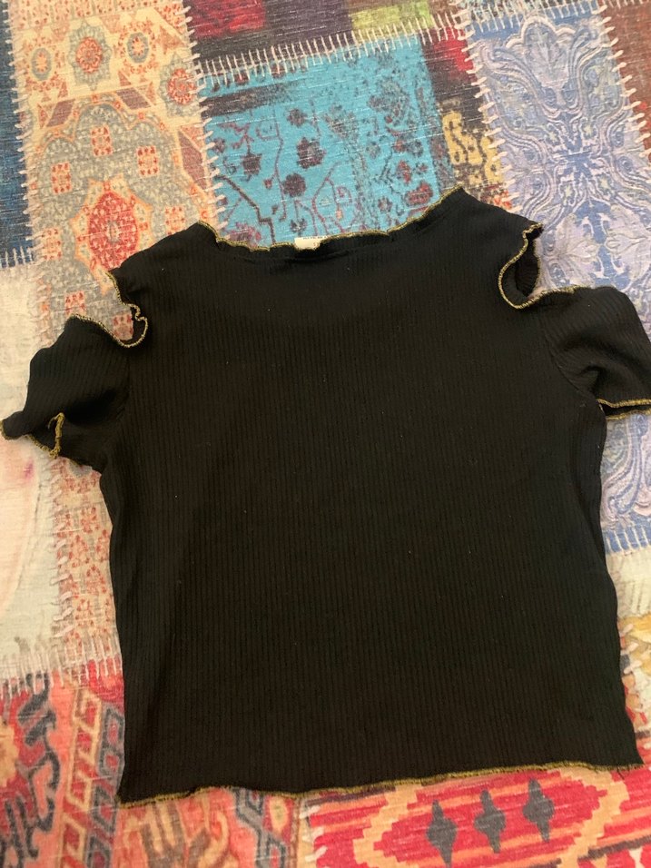 Kız Çocuk Siyah Fırfırlı omuz dekolte Kısa Kollu Tişört - Görsel 2