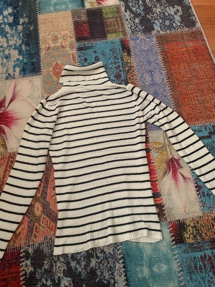 Kadın Siyah-Beyaz Çizgili Boğazlı Kazak - Görsel 3