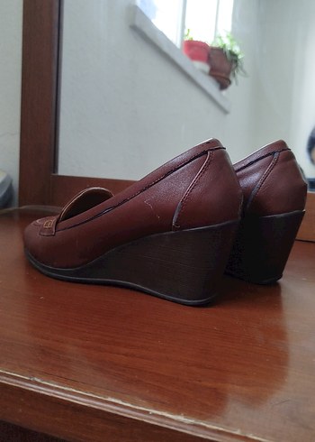 Kahverengi Deri Kadın Klasik Dolgu Topuklu Ayakkabı - Görsel 3