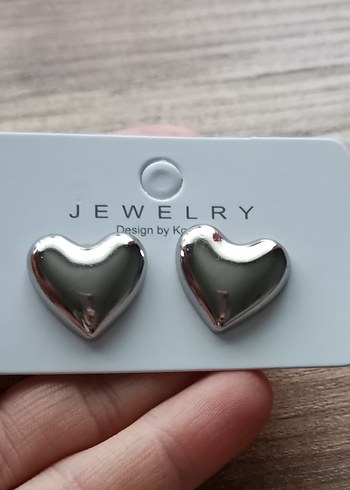 Gri Kalp Şeklinde Mini Düğme Küpeler - Görsel 2