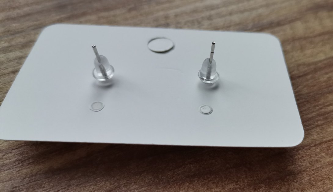 Gri Kalp Şeklinde Mini Düğme Küpeler - Görsel 4