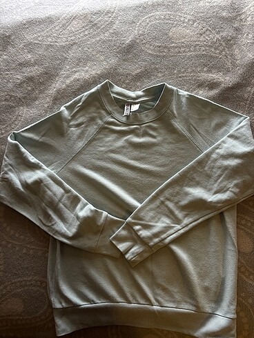 h&m divided sweatshirt