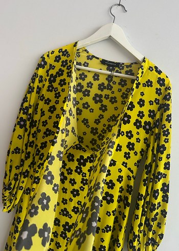 Academia marka Sarı Çiçek Desenli önü dekolteli mini elbise - Görsel 2