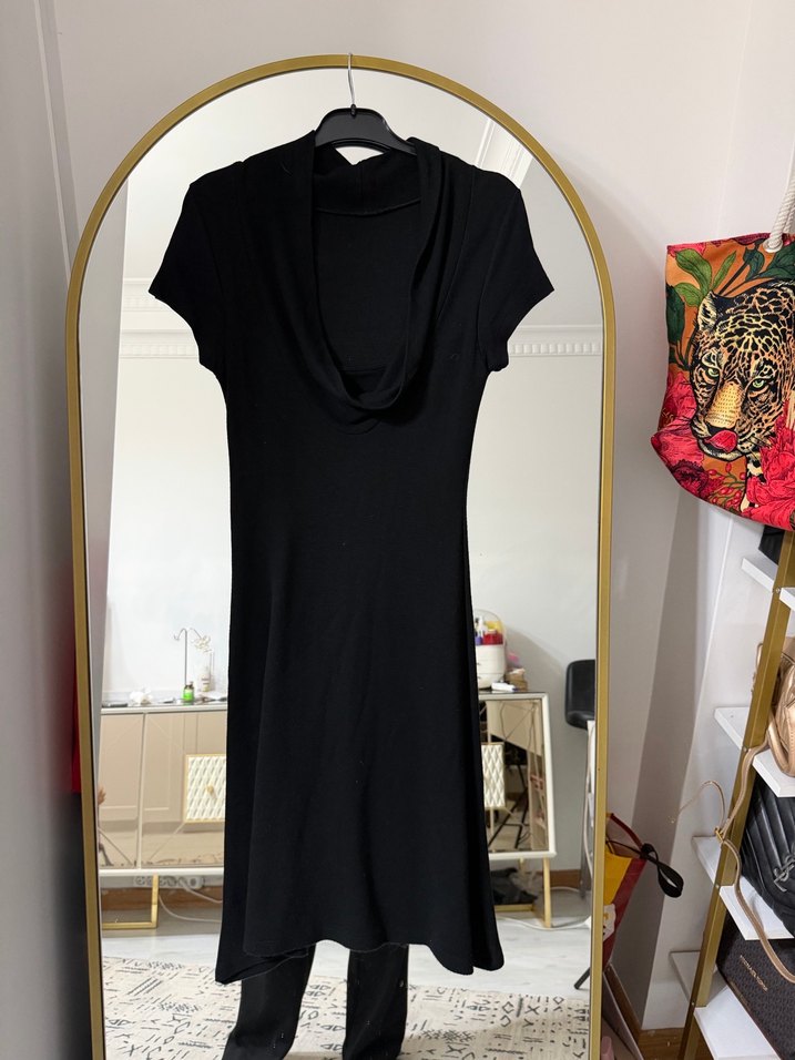 Siyah Yüksek Yakalı Uzun Kadın Elbise - Görsel 2