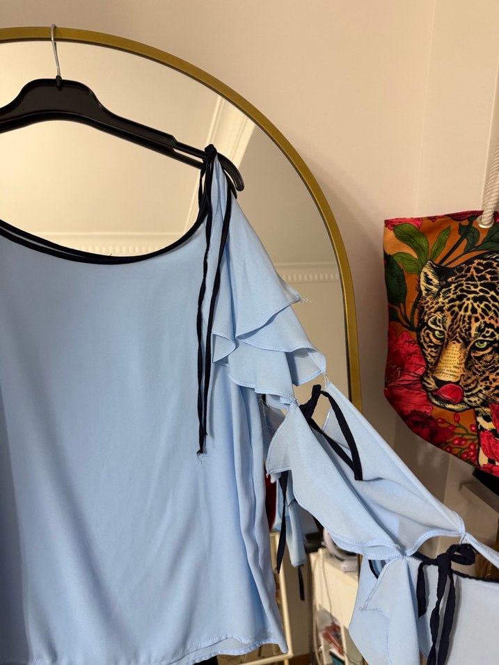 Mavi Volanlı Askılı Midi Bluz - Görsel 3