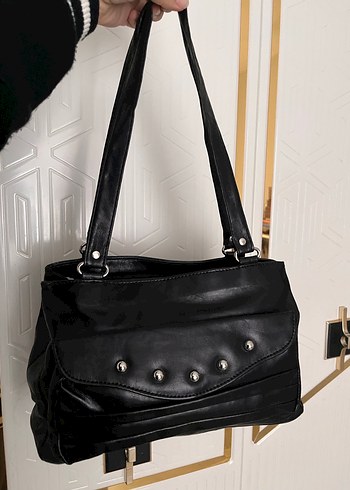 Siyah Parlak Deri Gotik Kadın Çantası - Görsel 2