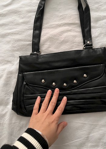 Siyah Parlak Deri Gotik Kadın Çantası - Görsel 3