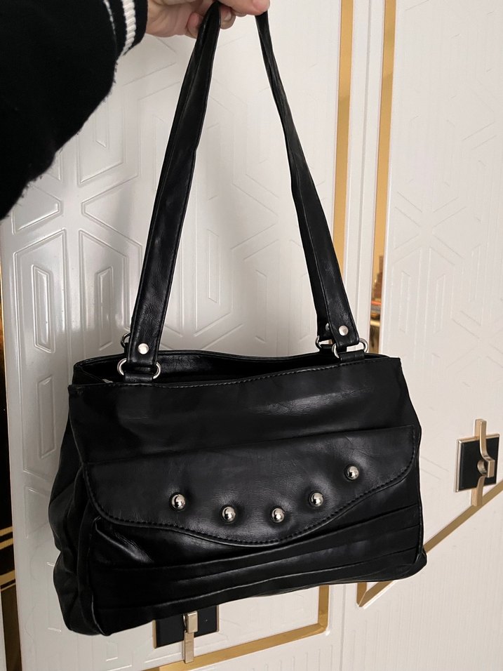 Siyah Parlak Deri Gotik Kadın Çantası - Görsel 2