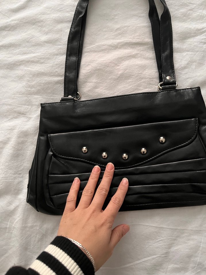 Siyah Parlak Deri Gotik Kadın Çantası - Görsel 3