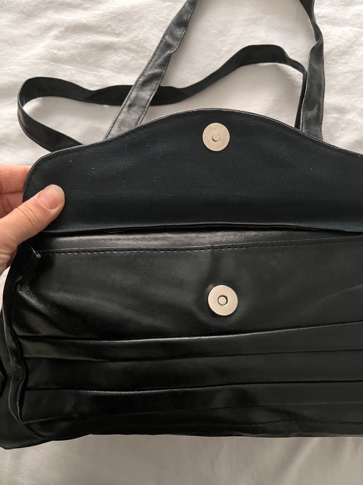 Siyah Parlak Deri Gotik Kadın Çantası - Görsel 4