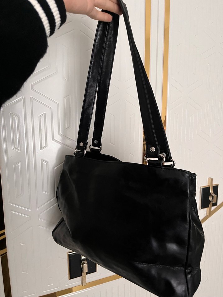 Siyah Parlak Deri Gotik Kadın Çantası - Görsel 5