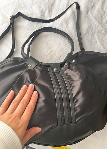 Siyah Parlak Tokalı Kadın Çanta - Görsel 4