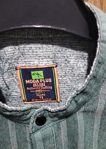 Erkek Yeşil Çizgili Uzun Kollu Gömlek hiç kullanılmadı - Görsel 2