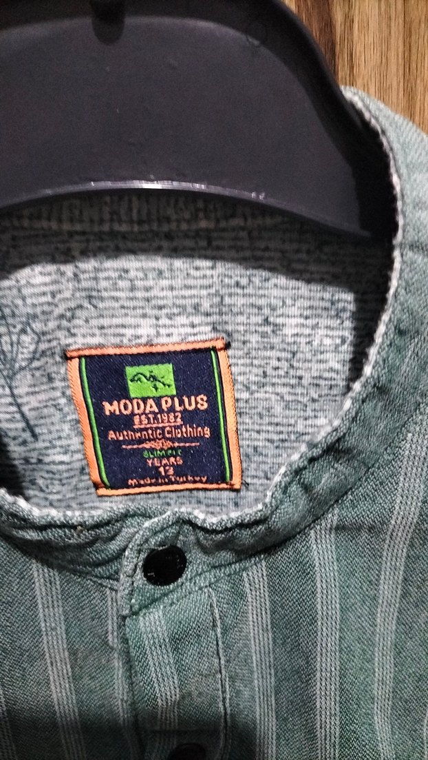 Erkek Yeşil Çizgili Uzun Kollu Gömlek hiç kullanılmadı - Görsel 2