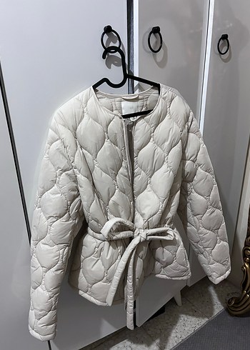 Beyaz Kuşaklı Kadın Mont - Görsel 2