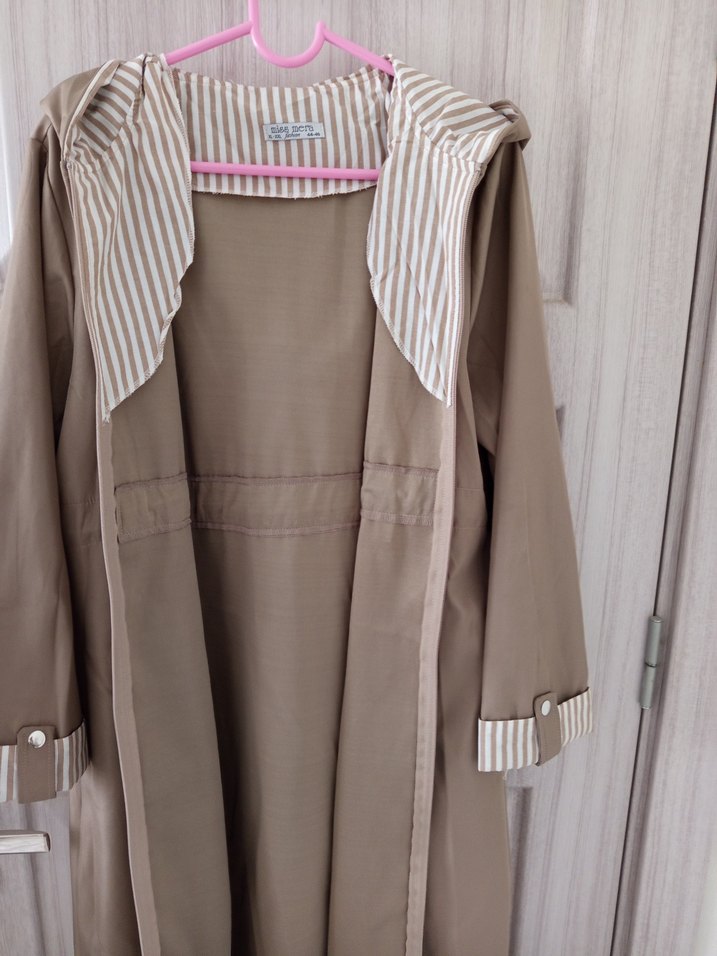 Kapüşonlu Bej Uzun Kadın Trençkot - Görsel 3