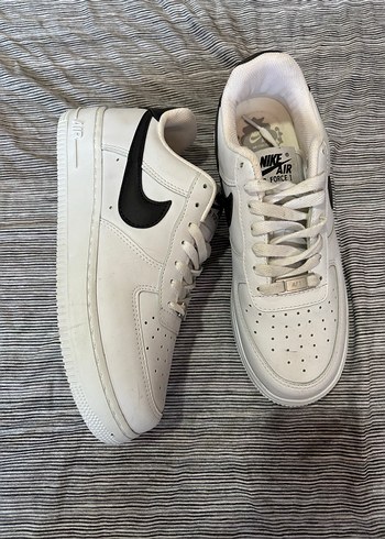 Nike Air Force 1 Beyaz Siyah Detayli Sneaker