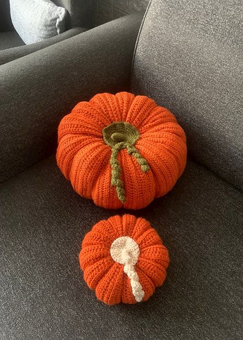 Turuncu Örgü Kabak Şeklinde Çocuk Yastığı - Görsel 2