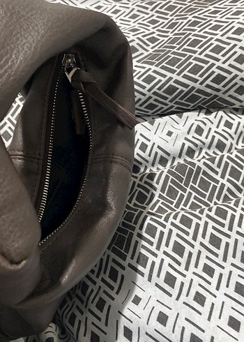 Kahverengi Deri Fermuarlı Yılan Desenli Çanta - Görsel 4