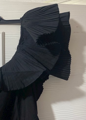 Piliseli V Yaka Siyah Uzun Abiye Elbise - Görsel 3