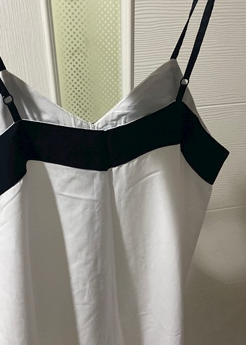 V Yaka Siyah Beyaz Uzun Elbise - Görsel 4