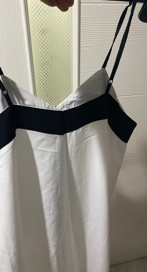 V Yaka Siyah Beyaz Uzun Elbise - Görsel 4