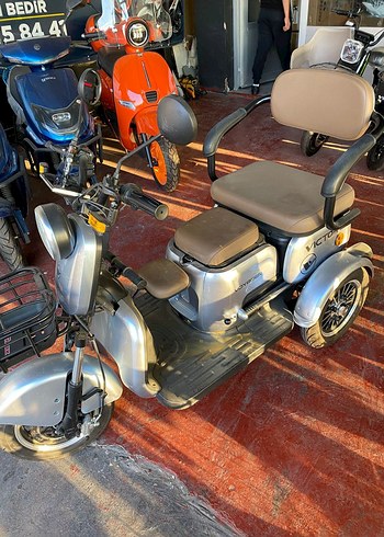 Gri Scooter'ı Rahat Oturmalı Çocuk Oturacaklı - Görsel 3