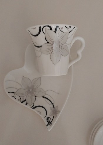 Gri Çiçek Desenli Beyaz Porselen Fincan ve Tabak - Görsel 2