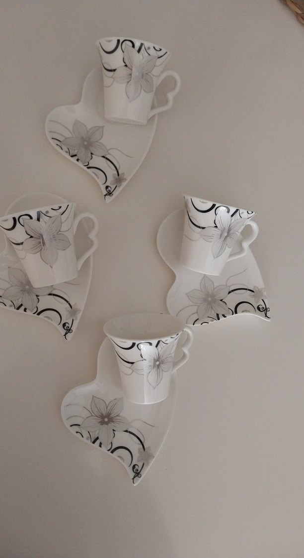 Gri Çiçek Desenli Beyaz Porselen Fincan ve Tabak - Görsel 3