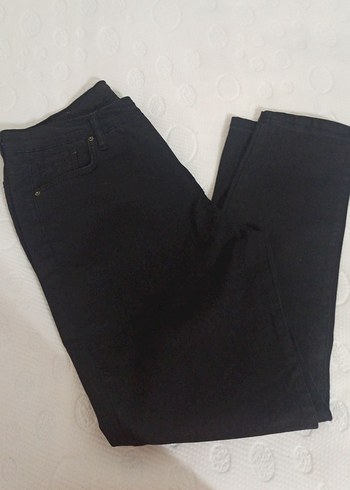 Siyah likralı kot pantolon