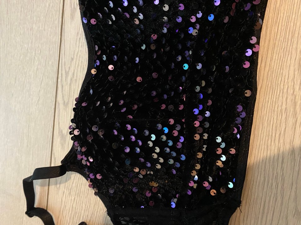 Siyah Payetli İnce Askılı Bustiyer - Görsel 4