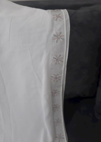 Beyaz Gri Kenarlı Kadın  Mevlut sali - Görsel 2