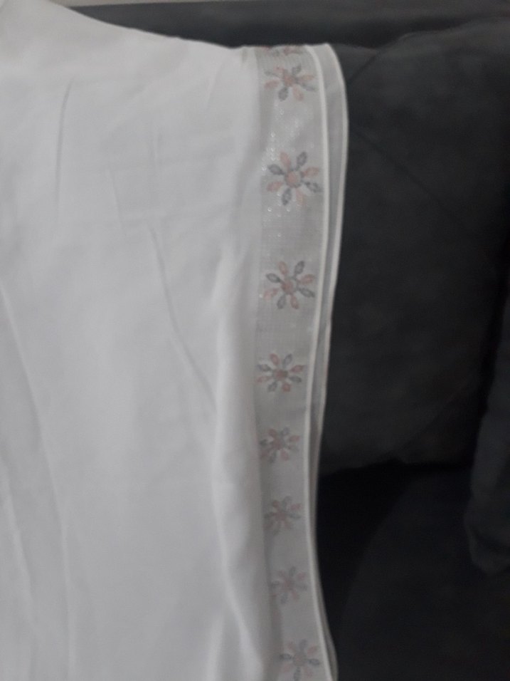 Beyaz Gri Kenarlı Kadın  Mevlut sali - Görsel 2