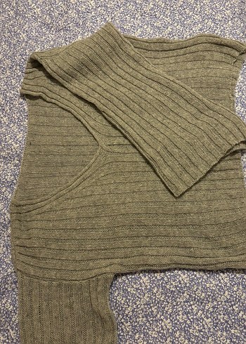 Gri Omuzu Düşük V Yaka Kadın Kazak - Görsel 2