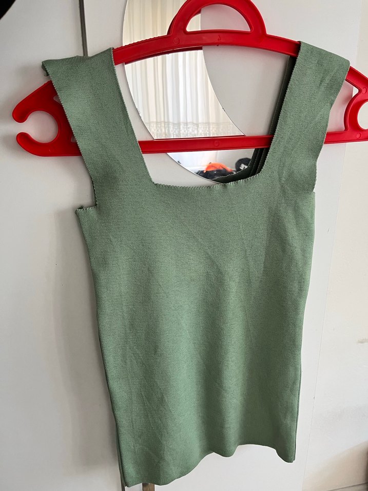 V Yaka Yeşil Kadın Atlet - Görsel 2