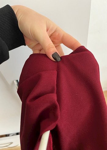 Bordo Drapeli Yüksek Yakalı Kolsuz Bluz - Görsel 4