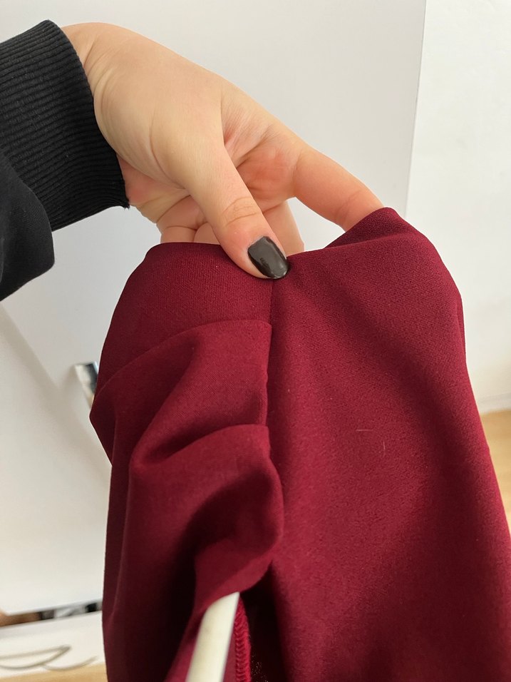 Bordo Drapeli Yüksek Yakalı Kolsuz Bluz - Görsel 4