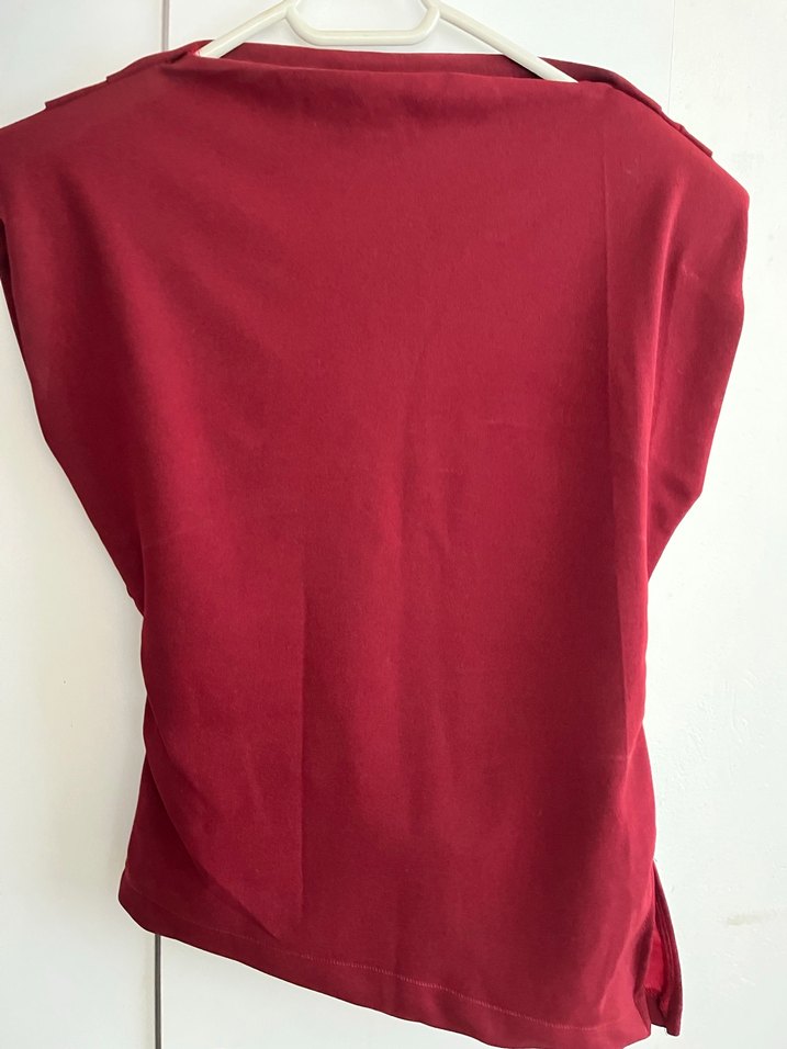 Bordo Drapeli Yüksek Yakalı Kolsuz Bluz - Görsel 3